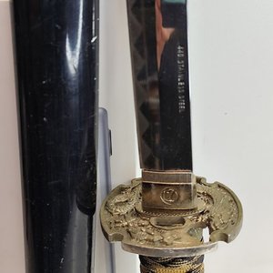 Katana Japonesa Tradicional con Detalles Grabados - imagen 2