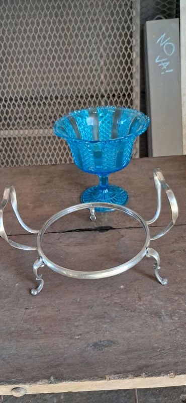 Frutera de Cristal Azul con Soporte Metálico Estilizado - imagen 1