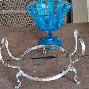 Frutera de Cristal Azul con Soporte Metálico Estilizado - imagen 1