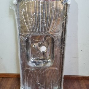 Lote siguiente: Pileta de Cocina Plateada con Escurridor y Detalles - 53x120 cm