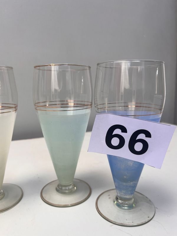 Copas de cóctel de vidrio con borde metálico de oro - imagen 3
