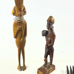 Lote de 5 Figuras y Máscaras Africanas de Madera Tallada - imagen 3
