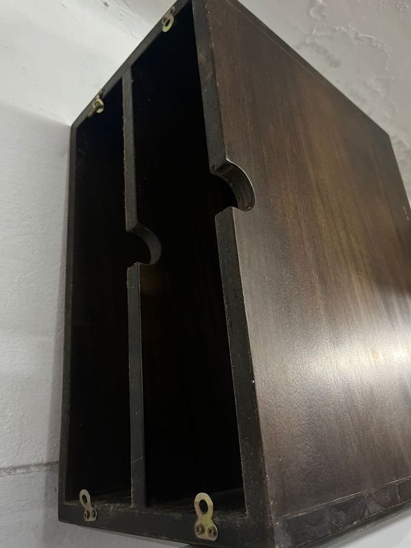 Estante cajonera madera oscura para hogar