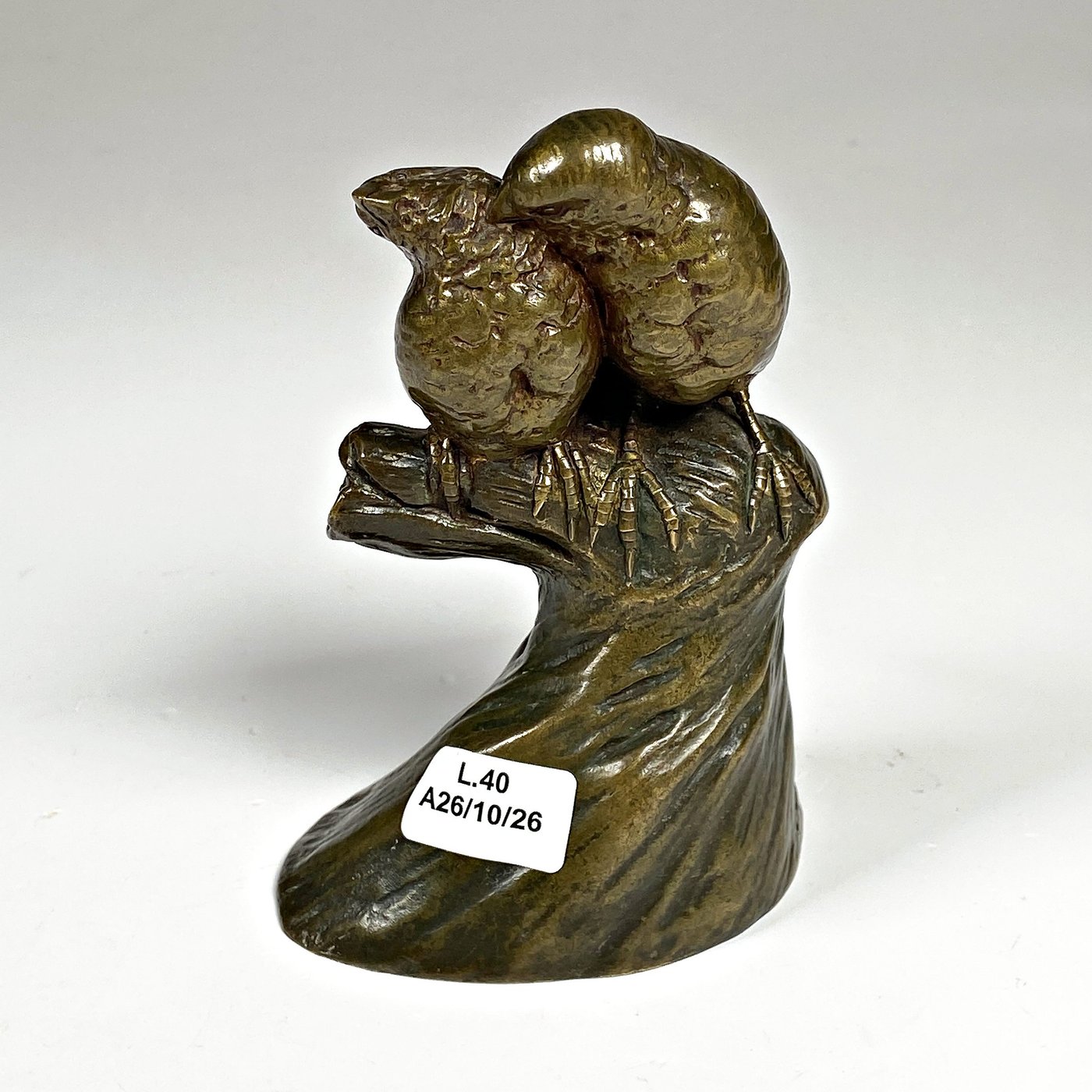 Figura de Bronce Francesa de Aves, Firmada Carvin, París