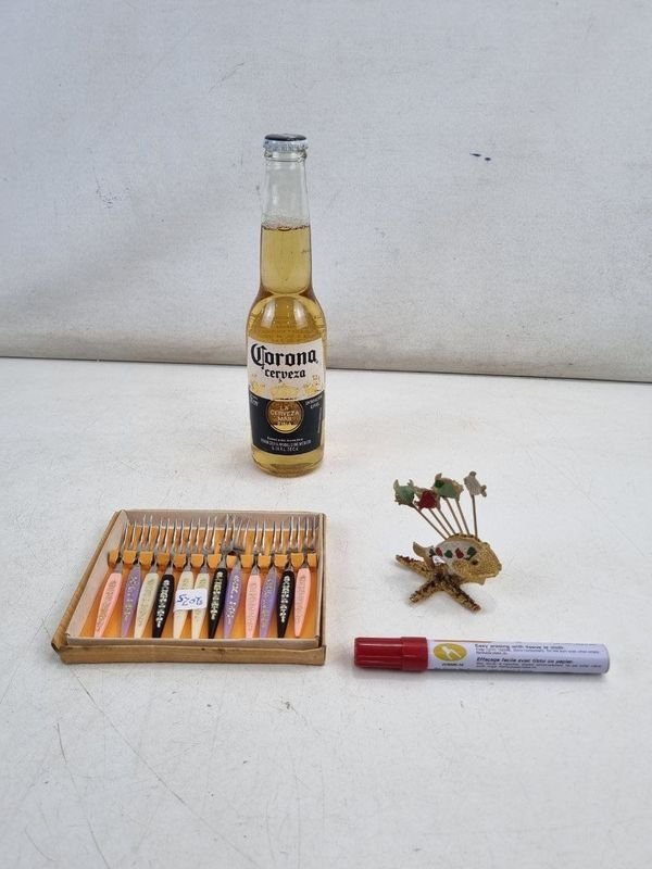 Juego Vintage de 12 Tenedores para Postre con Mangos Grabados y Soporte de Brochetas Decorativo - imagen 1