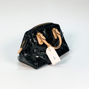 Lote anterior: Cartera Negra Charol Michael Kors con Detalle Dorado