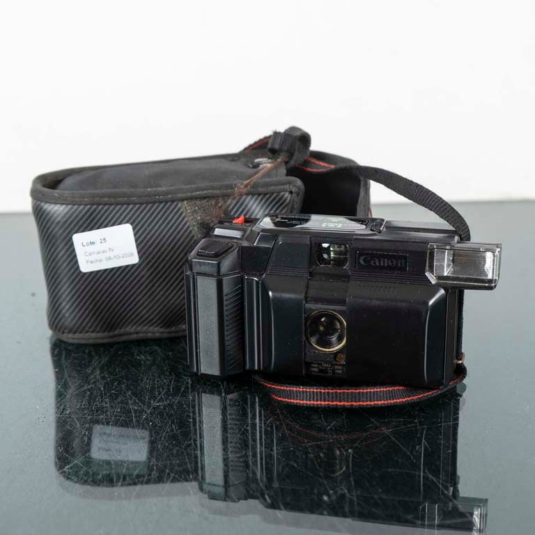 Cámara Fotográfica Canon Automática con Flash y Estuche