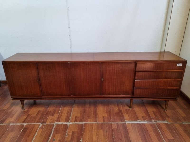 Aparador Bajo Estilo Escandinavo/Modernista con 4 Cajones y 3 Puertas