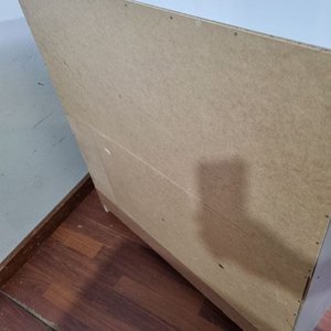 Mueble Aéreo Claro con Dos Puertas y Estante Interno - imagen 4