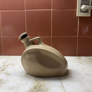 Lote anterior: Decantador Cerámico Beige Diseño Clásico con Asa y Tapón