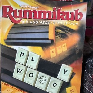 Lote siguiente: Juego de mesa Rummikub, versión "Brings People Together"