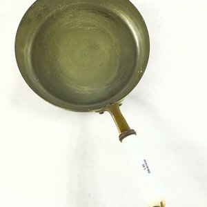 Sartén Antigua de Cobre con Asa de Cerámica Decorada - imagen 2