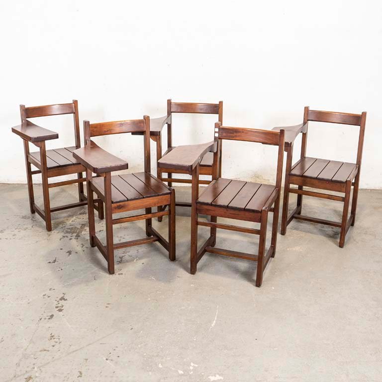 Lote siguiente: Pupitres de madera Delfino Alvarez en excelente condición