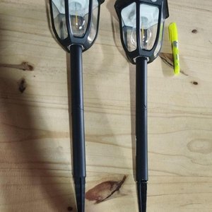 Lote siguiente: 2 Faroles Solares Recargables Grandes para Jardín