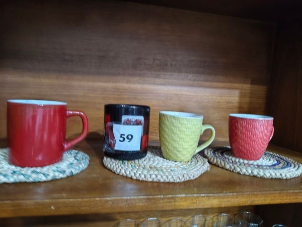 Tazas de Cerámica y Posavasos de Mimbre - imagen 1