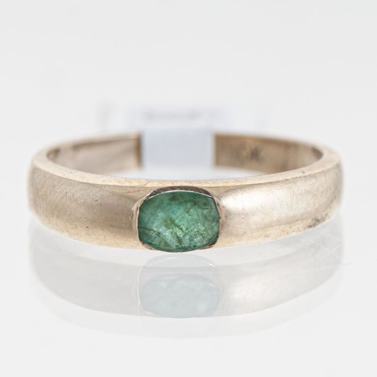 Lote siguiente: Anillo de oro con esmeralda