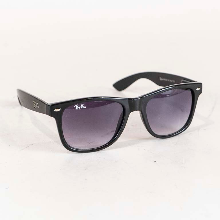 Lote siguiente: Lentes de sol Ray Ban