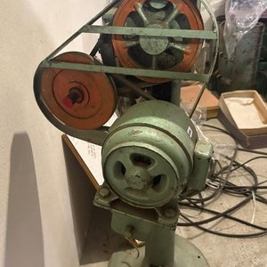Máquina de Recortar Suelas Industrial Antigua - imagen 2