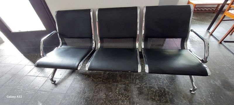 Sillon tipo Tandem de 3 cuerpos en muy buen estado - imagen 2
