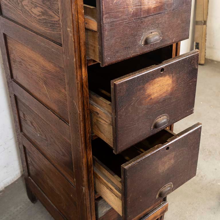 Mueble antiguo de roble con cuatro cajones en mal estado - imagen 3