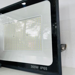 Lote de 2 Focos LED 300W y 100W con Rejilla Protectora - imagen 3