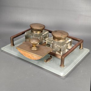 Lote siguiente: Juego de Tintero Antiguo Vidrio y Bronce con Secante