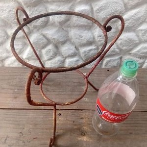 Macetero Vintage de Hierro Forjado con Pátina Oxidada - imagen 3