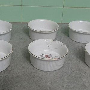 Juego de 7 Compoteras de Loza Blanca con Detalle Floral - imagen 2
