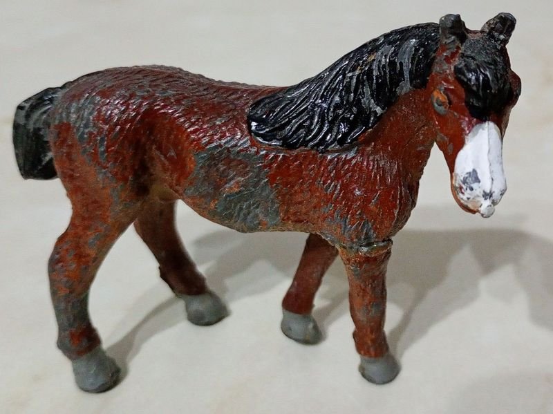 Caballo de Hierro Colado Antiguo Pintado a Mano - Juguete Vintage