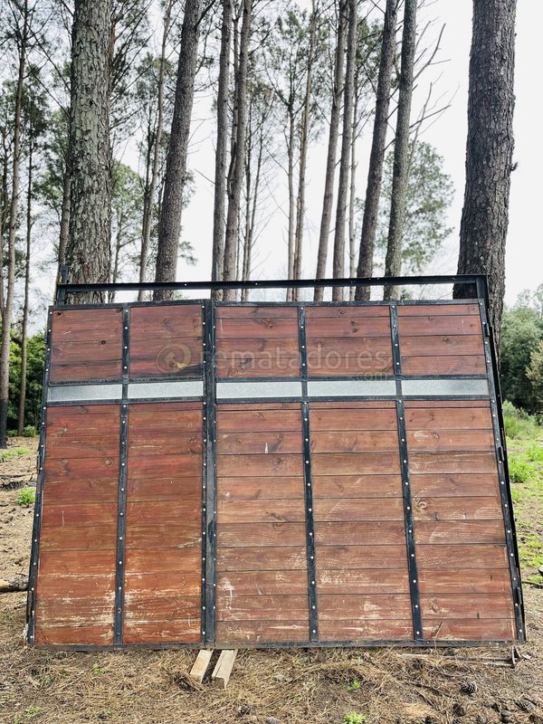 Portón de Madera y Metal para Exterior