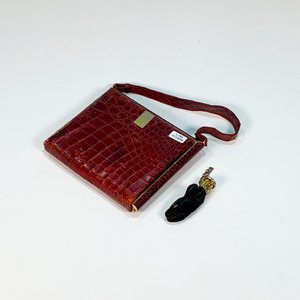 Petaca Cartera Imitación Cocodrilo Roja con Interior Dividido y Cadena - imagen 1