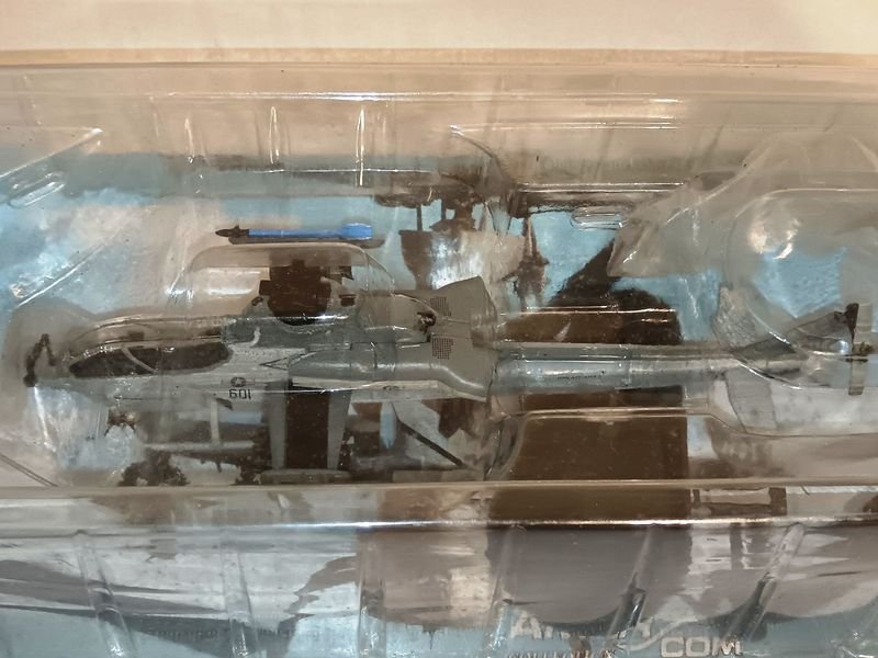 Modelo de Helicóptero Bell AH-1Z Viper en Escala 1:72 - imagen 2