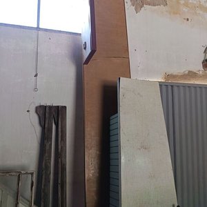 Aberturas Varias, Cama Antigua Sin Parrilla y Respaldo - imagen 3
