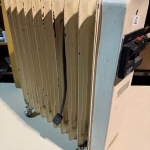 Calefactor de Aceite Delonghi Beige con Ruedas - imagen 9