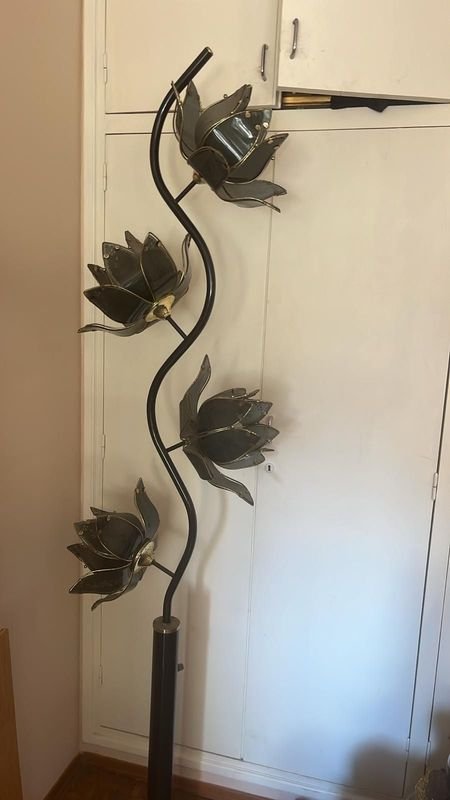 Lámpara de pie con pantallas en forma de flor - imagen 3