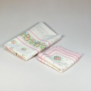 Lote anterior: Mantel de Hilo Blanco y Rosado con Flores y 9 Servilletas