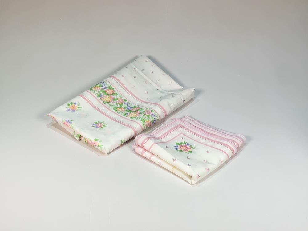 Mantel de Hilo Blanco y Rosado con Flores y 9 Servilletas