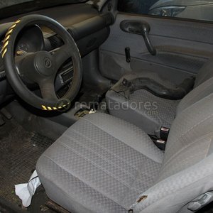 Chevrolet Corsa Plateado 3 Puertas - imagen 2