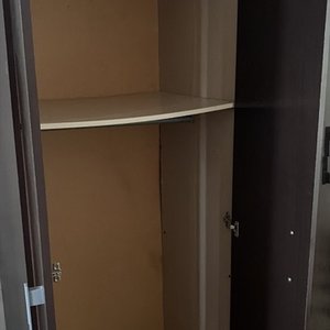 Ropero Oscuro de 6 Puertas con Espacio Abierto Inferior - imagen 4