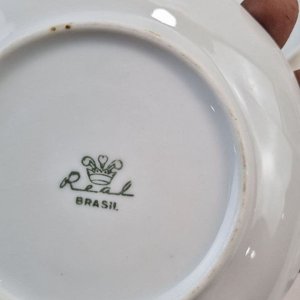 L 385 - Varias Piezas - Importante surtido de vajilla y adornos en ceramica y vidrio para complementar su mesa y decoracion, con detalles florales - imagen 4