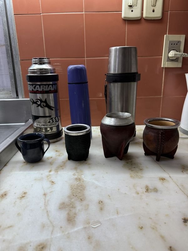 Lote de 3 Termos y 4 Mates de Diversos Materiales y Tamaños - imagen 1