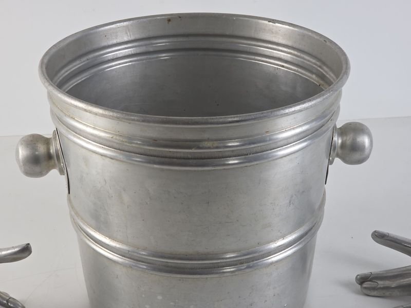 Gran champagñera vintage en aluminio para decoración - imagen 2