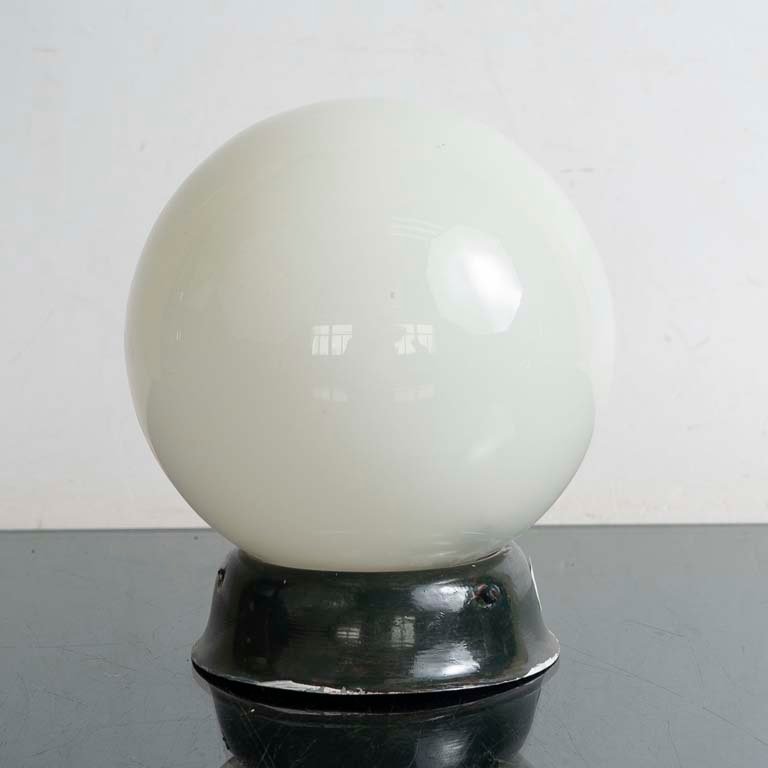 Lote anterior: Aplique globo de metal antiguo con opalina