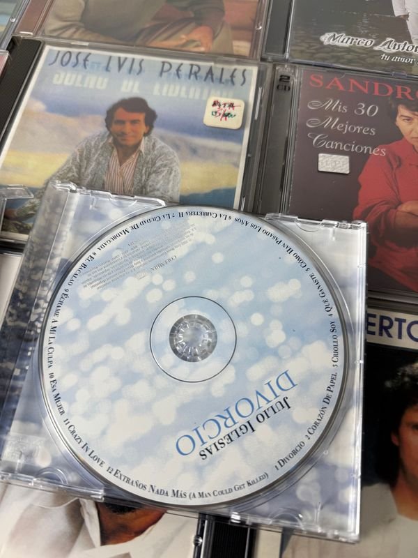 Colección de CDs de artistas reconocidos - imagen 16