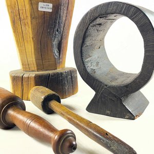 Conjunto de 3 Piezas de Madera: Florero, Pieza Circular y Mano de Mortero - imagen 3