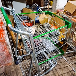 Carro de Supermercado Metálico con Manijas Verdes - imagen 2