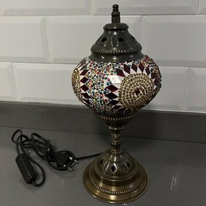 Lote siguiente: Lámpara Turca Decorativa de Mesa