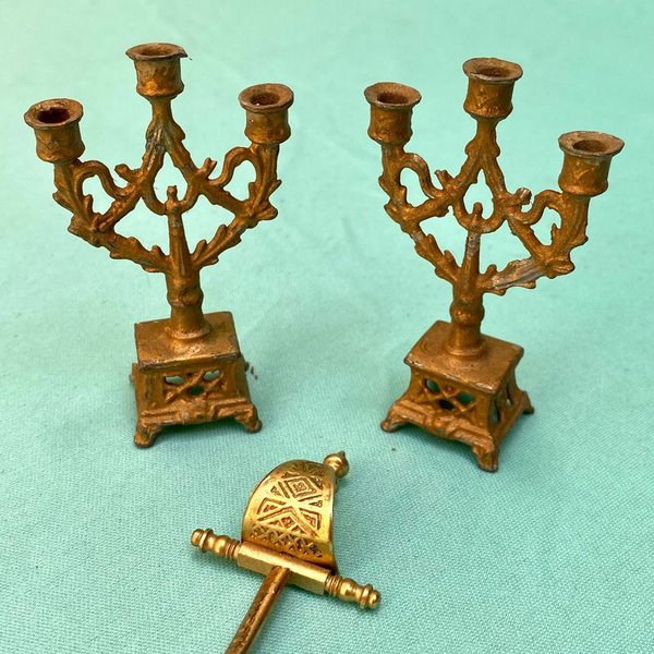 Lotes de candelabros y abrecartas antiguos de bronce - imagen 2