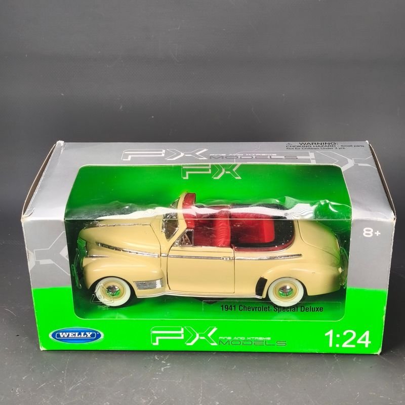 Lote siguiente: Modelo de coche a escala 1/24 de Chevrolet Special Deluxe