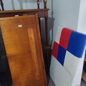 Lote siguiente: Respaldo de Cama Tapizado y de Madera Varios